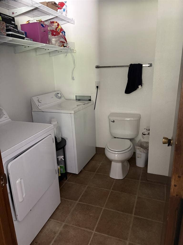LOOKING FOR ROOMATE!