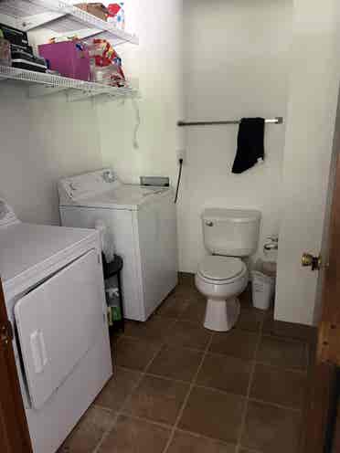 LOOKING FOR ROOMATE!
