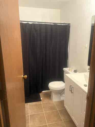 LOOKING FOR ROOMATE!