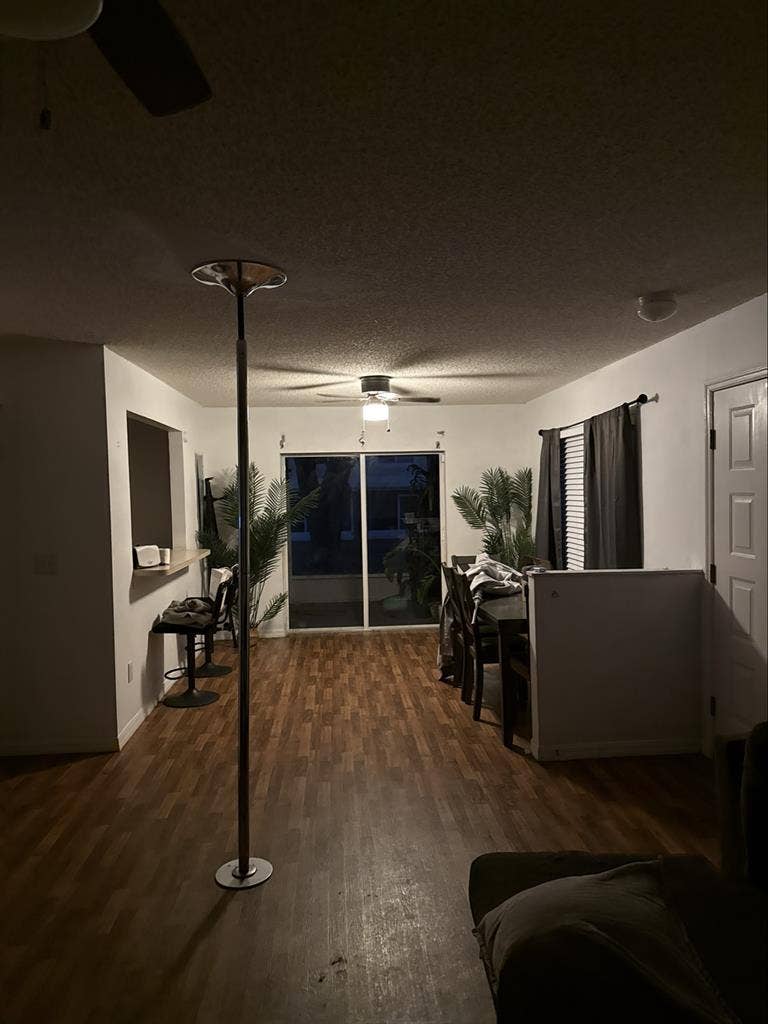 Room for rent in Riverview !