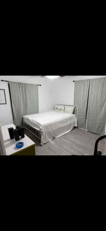 Room for rent in Riverview !