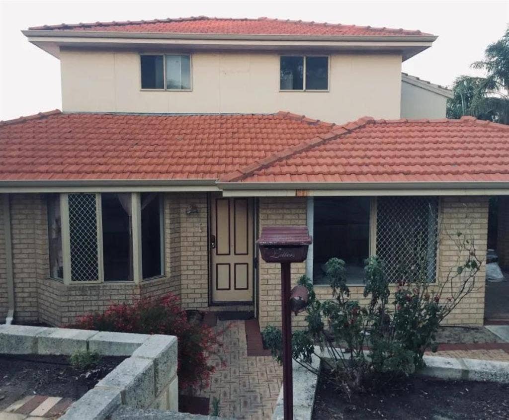 Share house.