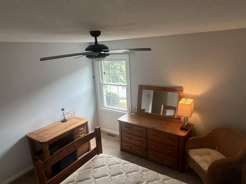Furnished Room in Greenbrier