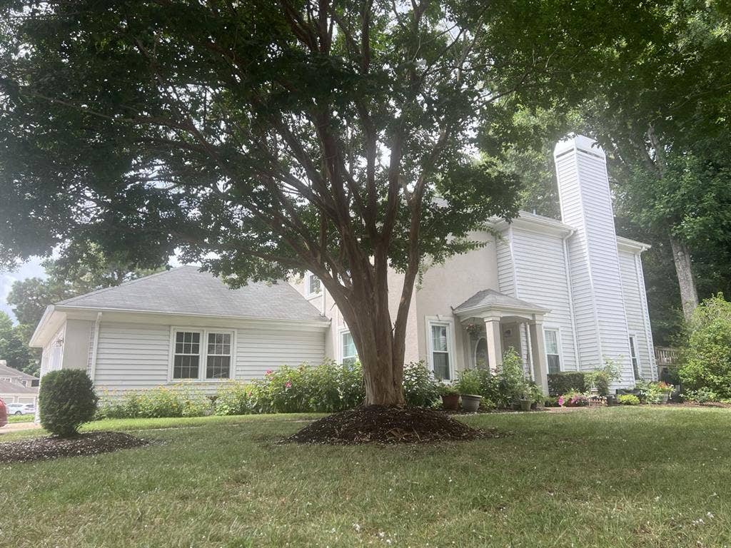 Furnished Room in Greenbrier