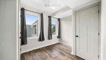 2 Rooms and Private bath Temple U