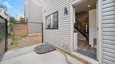 2 Rooms and Private bath Temple U