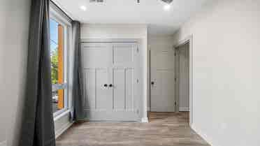 2 Rooms and Private bath Temple U
