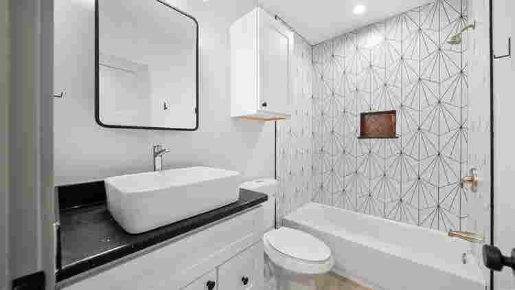 2 Rooms and Private bath Temple U