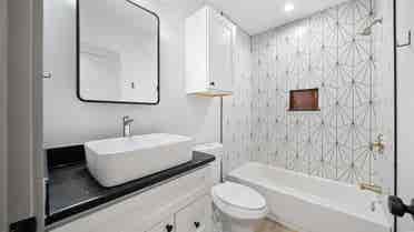 2 Rooms and Private bath Temple U