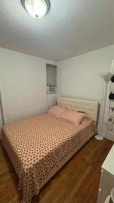 Upper East Side Room available