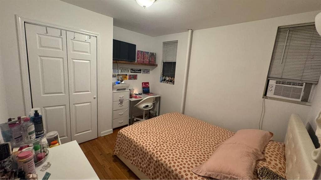Upper East Side Room available