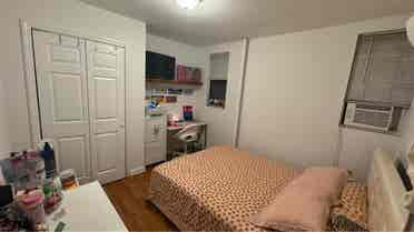 Upper East Side Room available