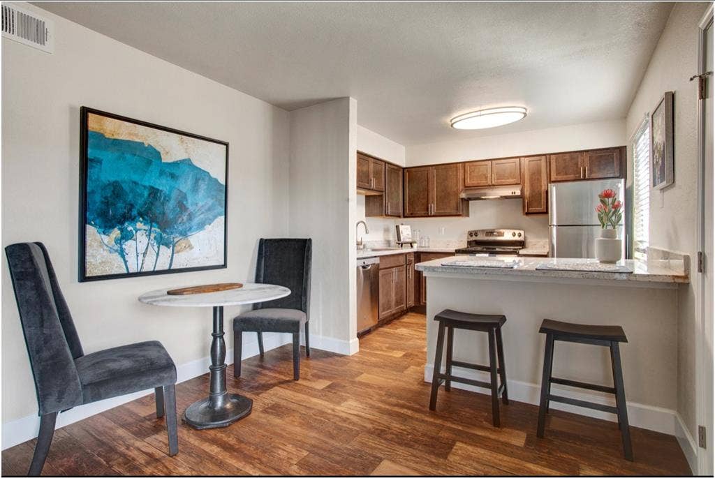 Looking for a roommate 🤗🤗