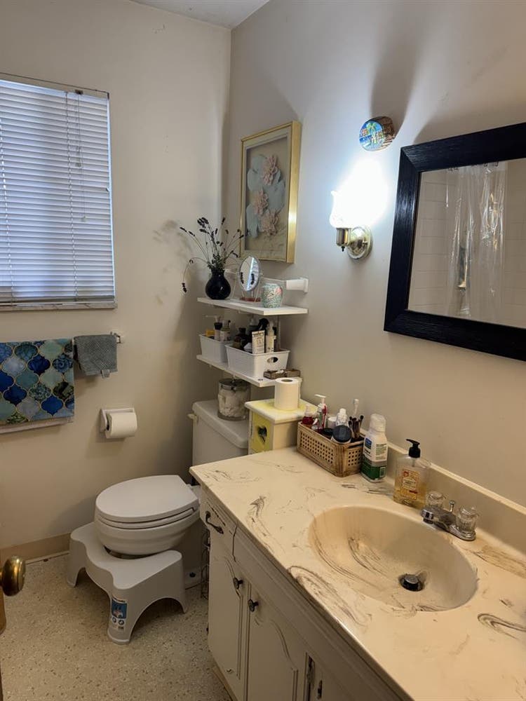  Room for Female 
in West Akron 
