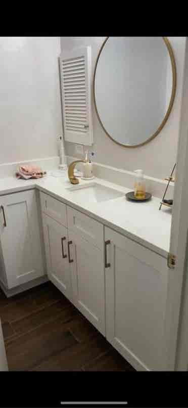 Roommates wanted!!