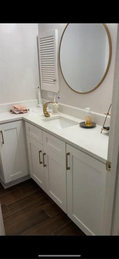 Roommates wanted!!