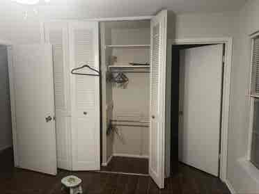 Roommates wanted!!