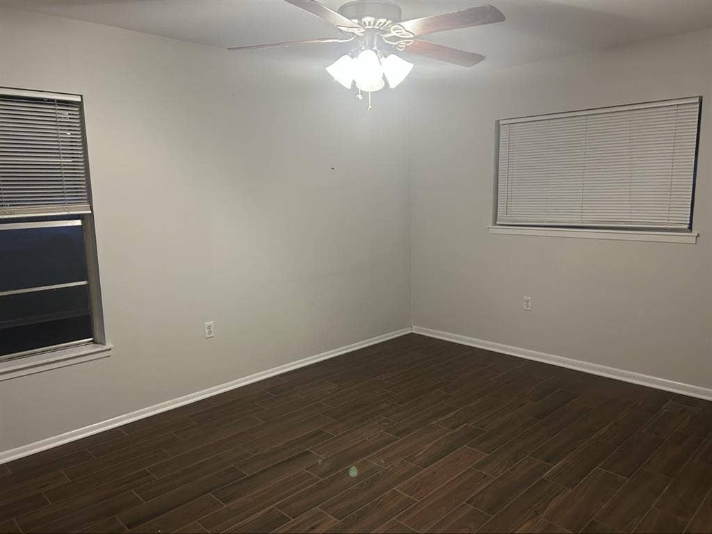 Roommates wanted!!