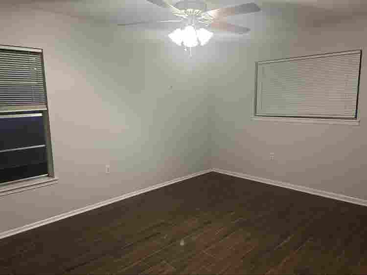 Roommates wanted!!