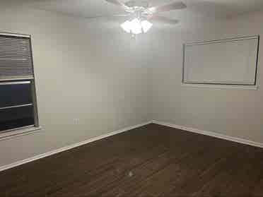 Roommates wanted!!