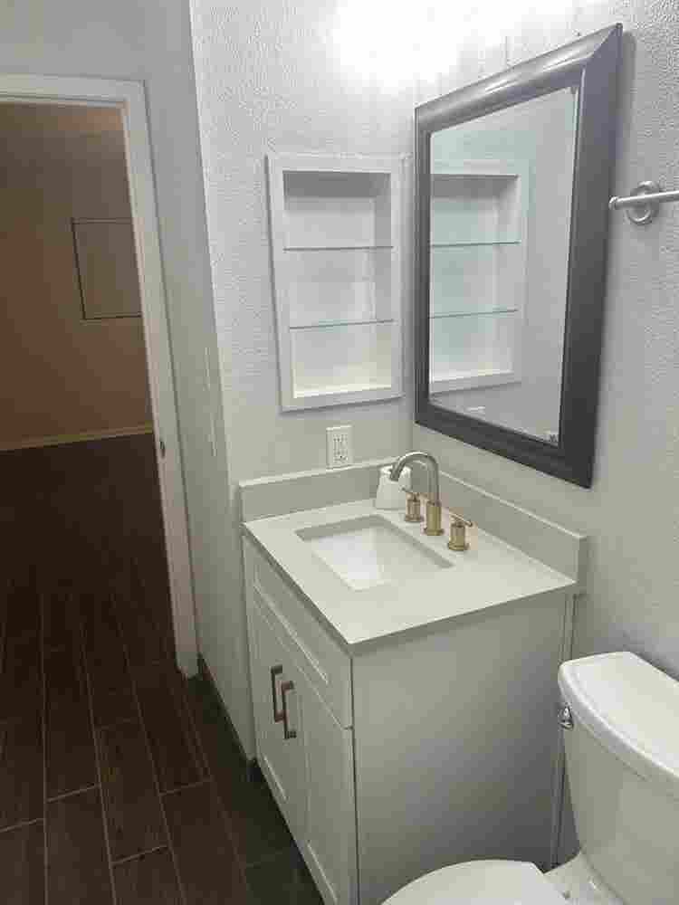 Roommates wanted!!