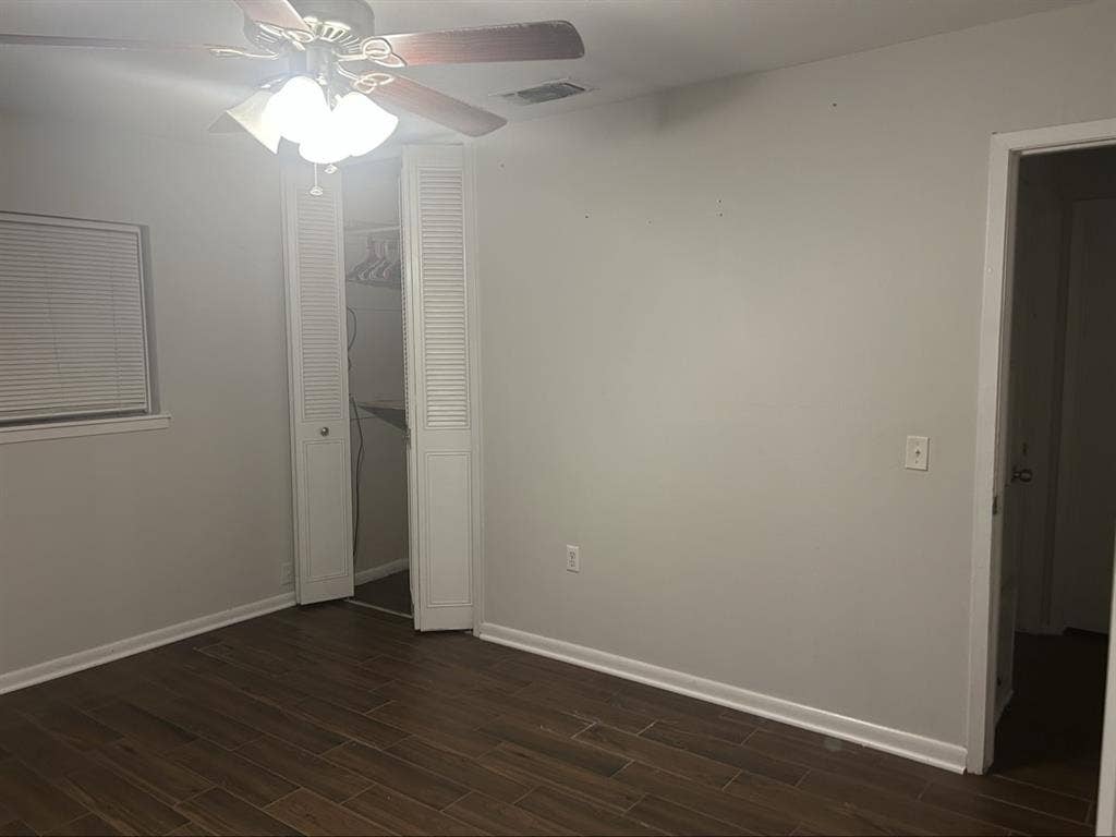 Roommates wanted!!