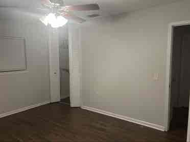 Roommates wanted!!