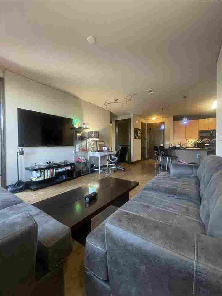 Private bed+bath in luxury building