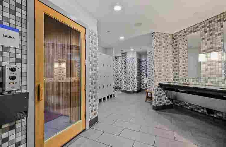 Private bed+bath in luxury building