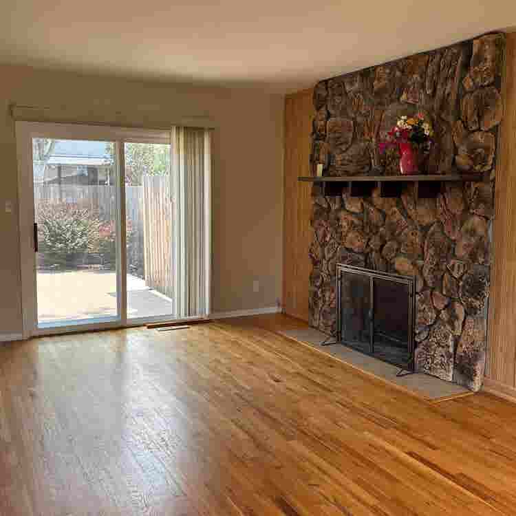 Room for rent in the house in D TC