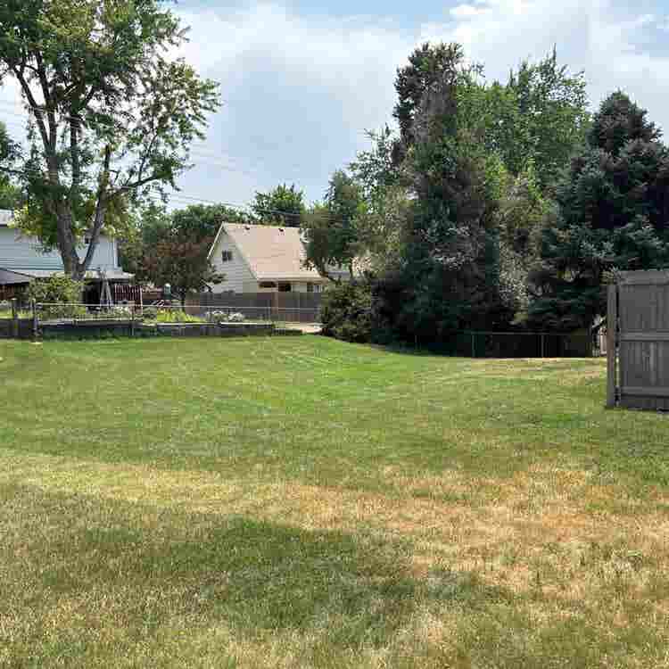 Room for rent in the house in D TC