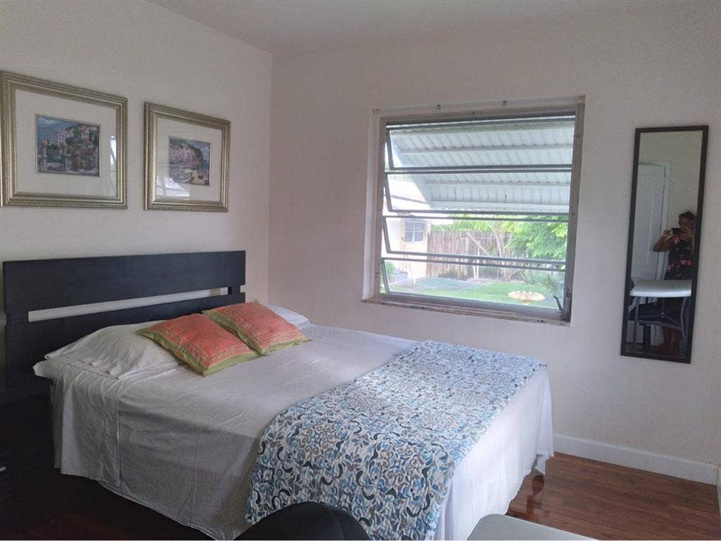 Furnished room to rent Hollywood