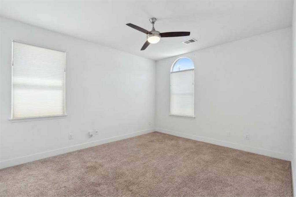 Room for rent in house