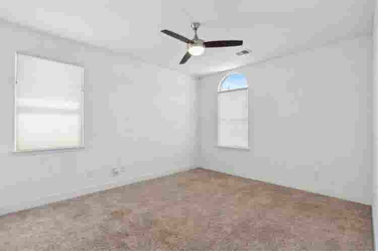 Room for rent in house