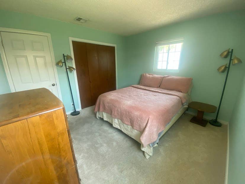 **2 Rooms for Rent in Gated Home!