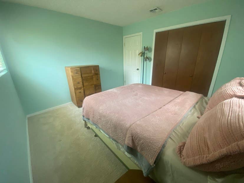 **2 Rooms for Rent in Gated Home!