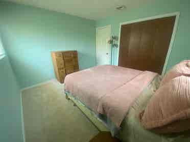 **2 Rooms for Rent in Gated Home!