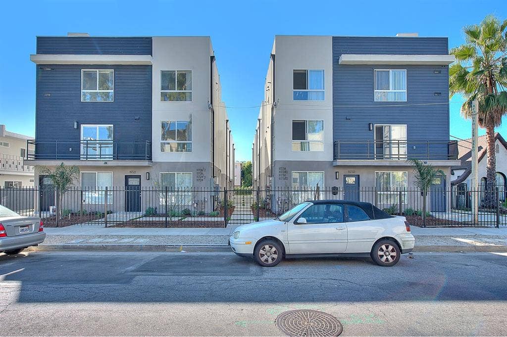 Room for rent North Hollywood!