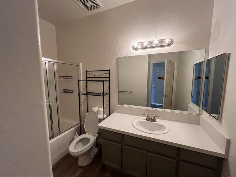 Bedroom with
Bathroom Available