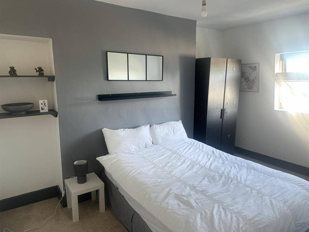 Large double Room for rent