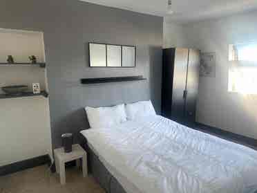 Large double Room for rent
