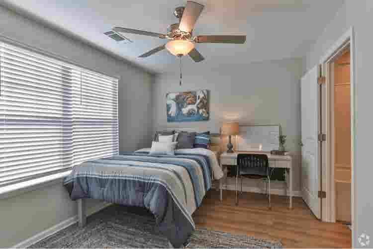 Queer friendly room Aug