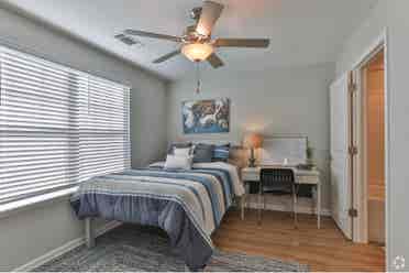 Queer friendly room Aug