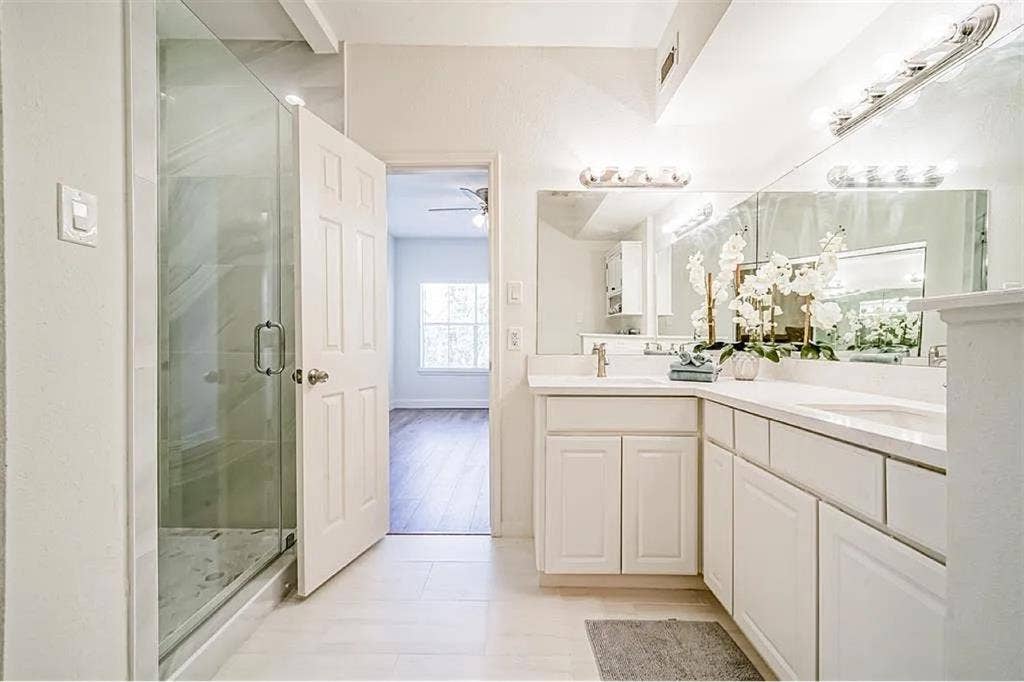 Baths Luxurious Condo