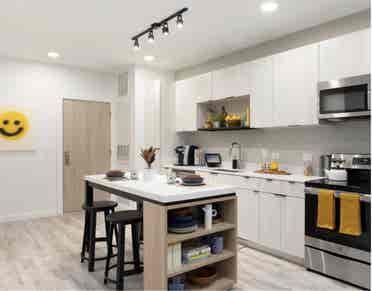 🚨SUBLEASE AVAILABLE SPRING 🚨