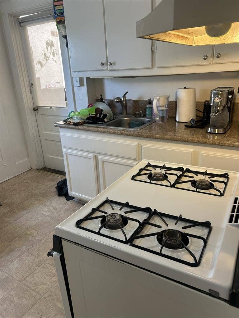 Room Available-3 blocks from beach!