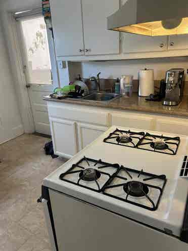 Room Available-3 blocks from beach!