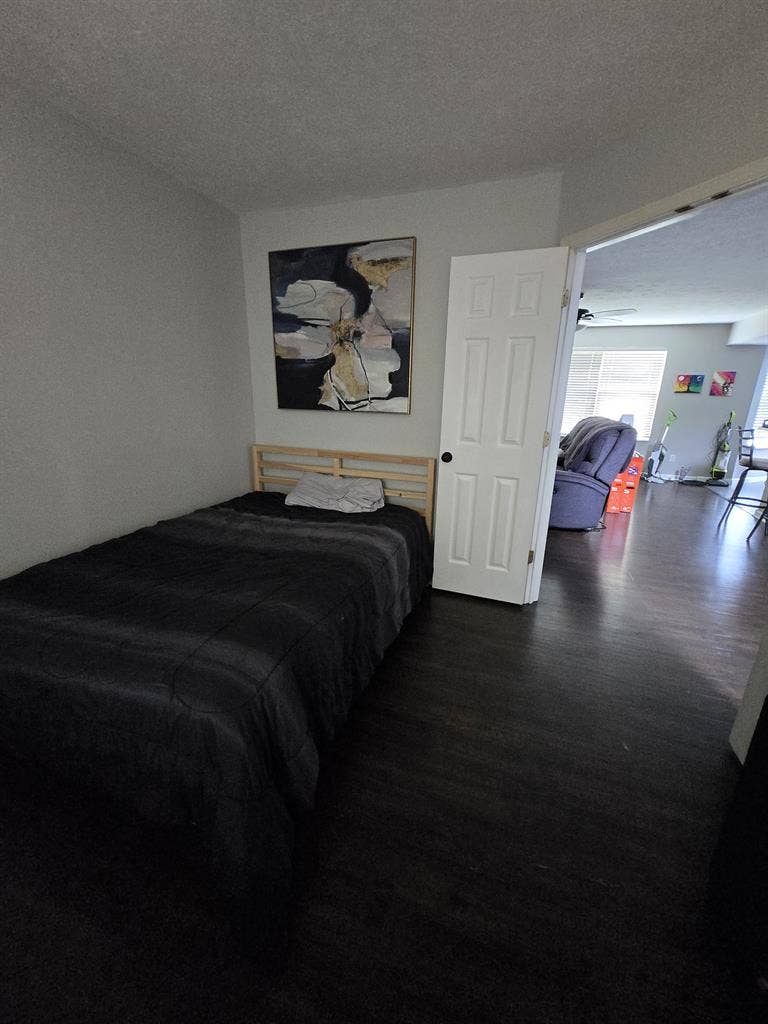 Furnished room / Private half bath