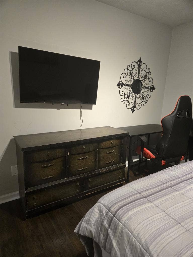 Furnished bedroom!!