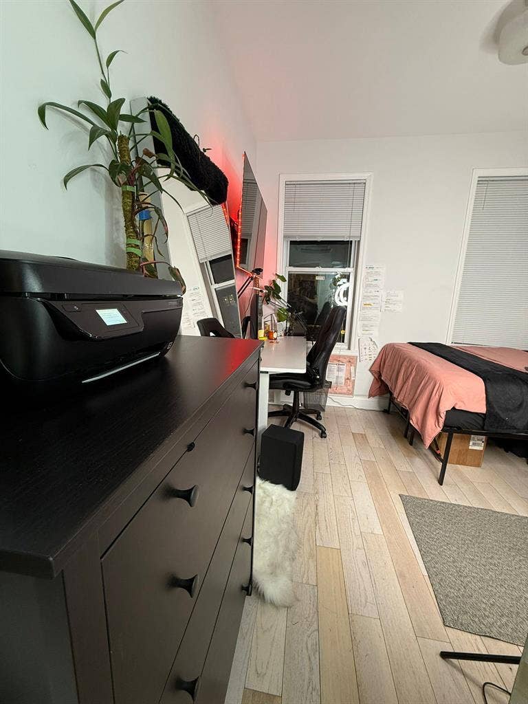 Subletting room in East Williams